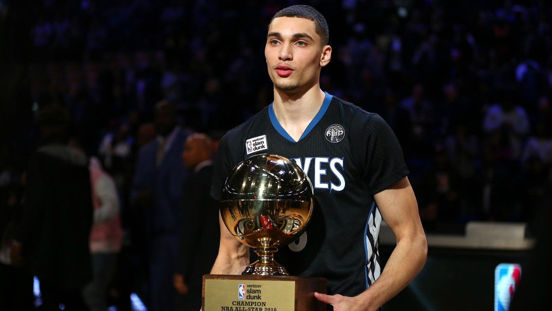 开云体育登录-勇士绝杀上海队，张镇麟刷新纪录，一场改写历史的经典对决