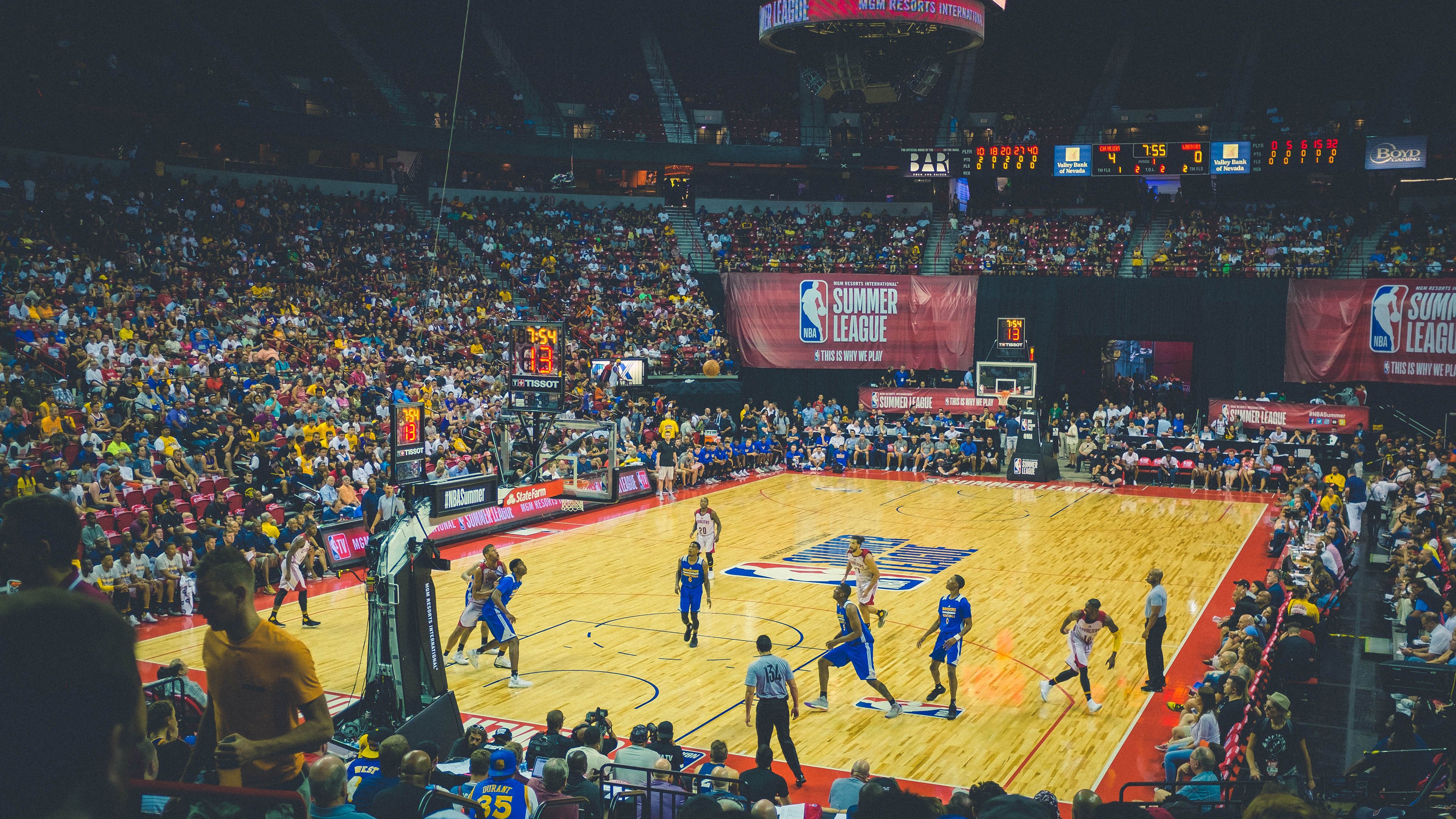 布伦森单核掀翻费城！尼克斯攻防碾压76人，纽约新王登基之战